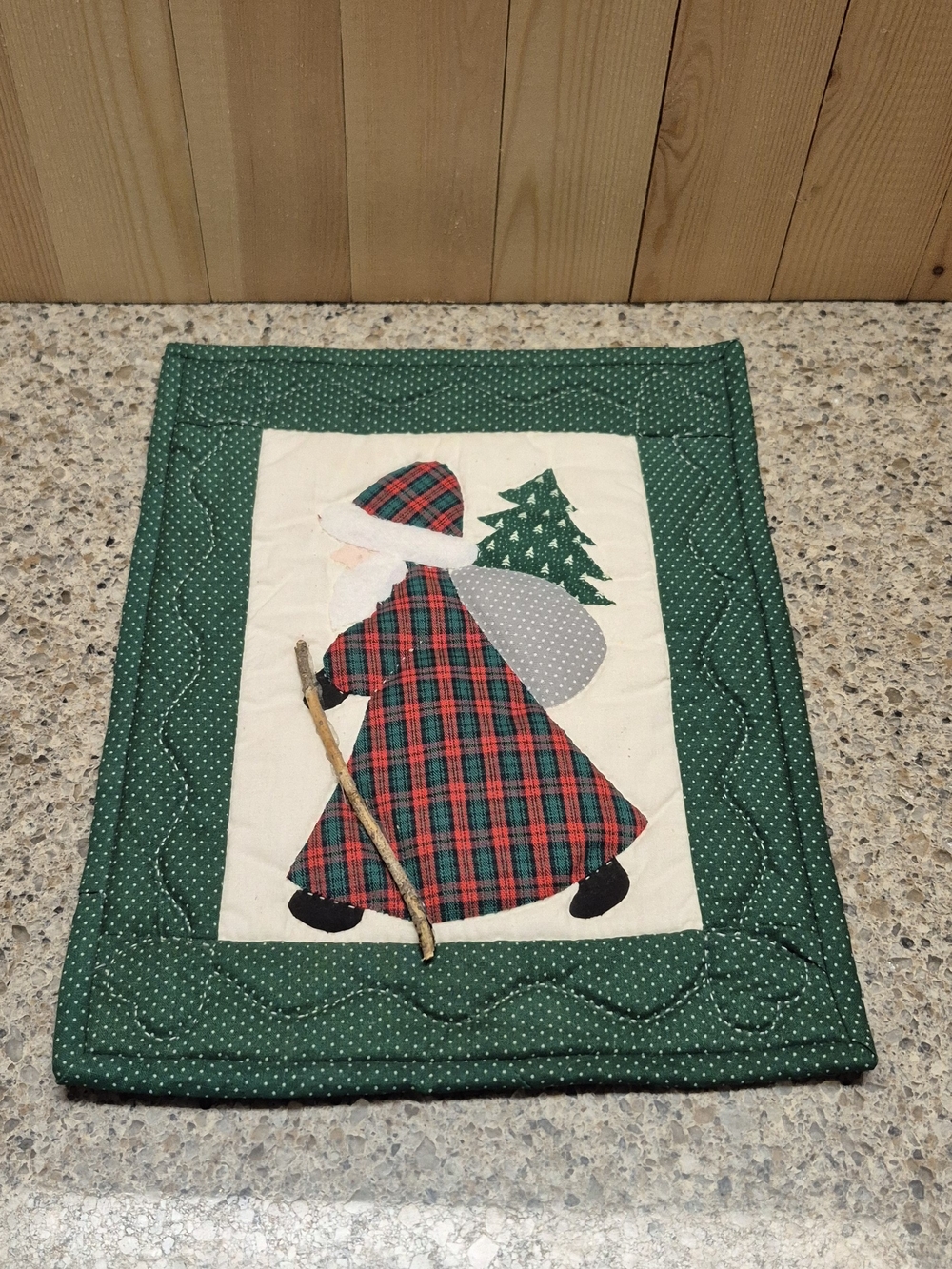 ​Quilted Christmas Santa Claus Mini Mat Wall Hanging Plaid Folk Art Holiday 9x11